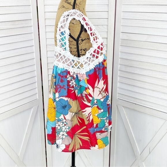See and Be Seen Floral Crochet Neck Sleeveless Tank Top Red Multi Medium - Picture 3 of 11